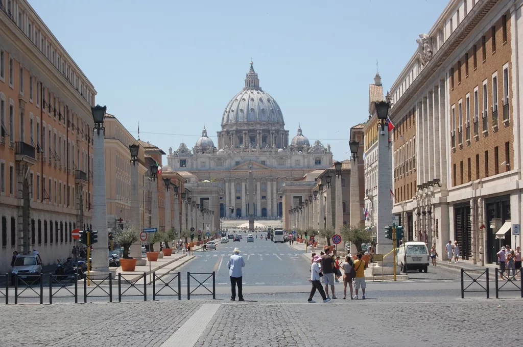 Ватикана, Италия