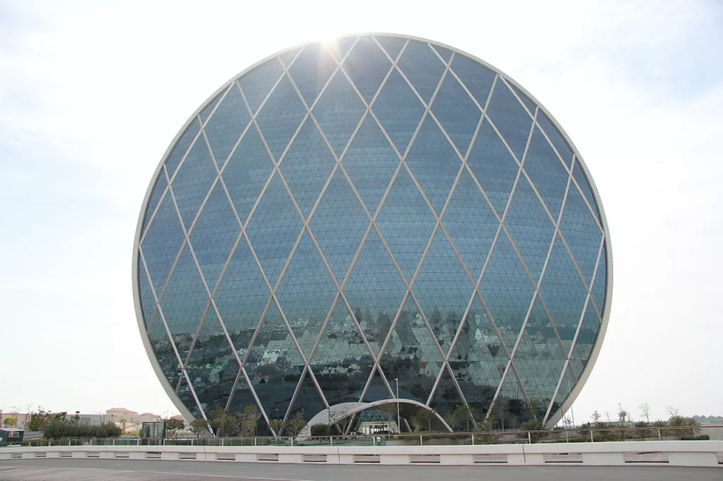 Небостъргачът Aldar HQ, Абу Даби,  Снимка от: Wikipedia